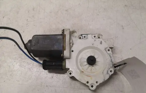 BMW 5 E39 Rear door window regulator motor 007006001 9030144 67628