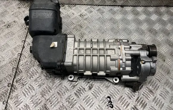 Volkswagen PASSAT B6 Supercharger 03C115601E