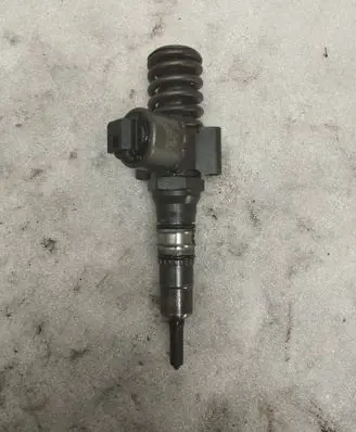 Audi A4 S4 B7 8E 8H Fuel injector 03G130073G