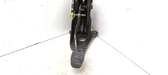 Renault Laguna III Clutch pedal 465030006R