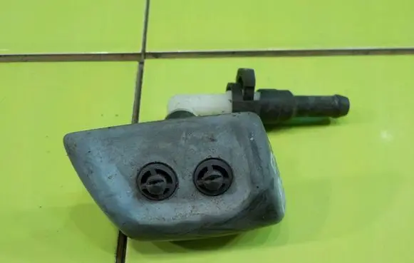Volkswagen Scirocco Headlight washer pump PRZOD