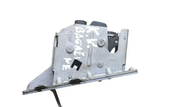 Loading door lock