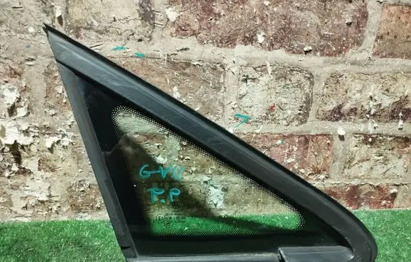 Volkswagen Golf VII Front triangle window/glass 