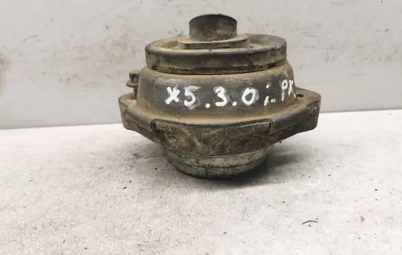 BMW X5 E53 Engine mount bracket 675843001