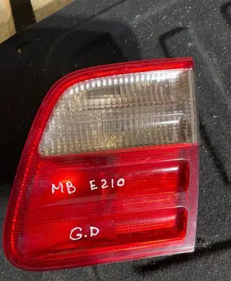 Mercedes-Benz E W210 Tailgate rear/tail lights A2108206064 32450202