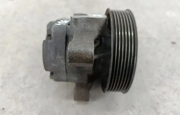 Honda CR-V Power steering pump 