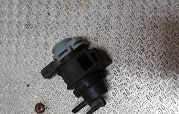 Nissan Qashqai Turbo solenoid valve 8200575400