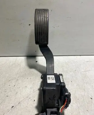 Hyundai Santa Fe Accelerator throttle pedal