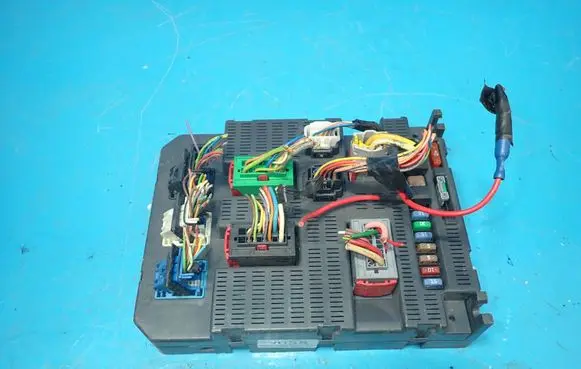 Peugeot 207 Comfort/convenience module 9663798380 2131447031007