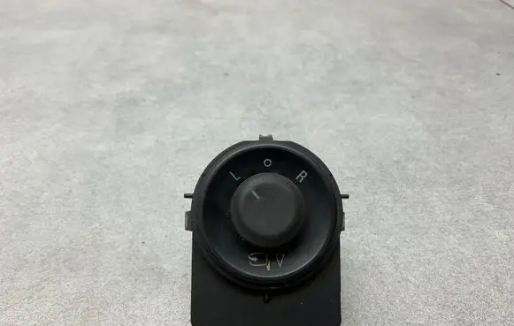 Wing mirror switch