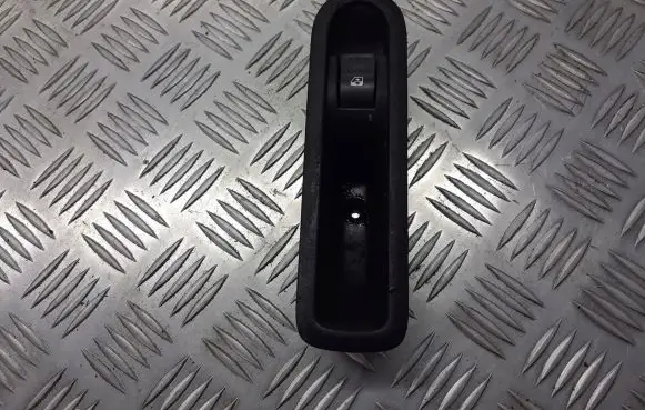 Renault Megane I Quarter vent window switch 156013870