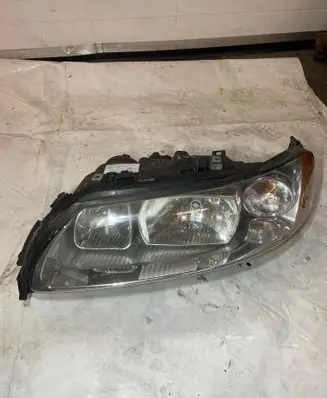 Volvo V70 Headlight/headlamp 30763348