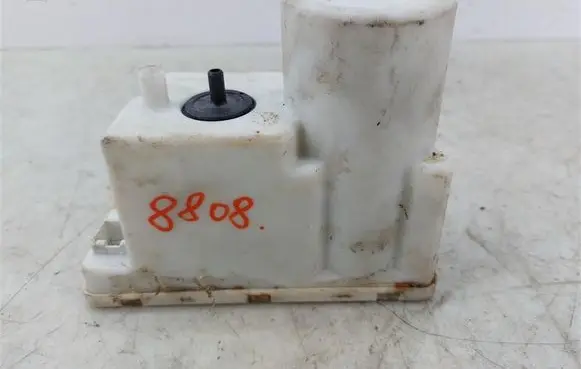 Audi 80 90 S2 B4 Central locking vacuum pump 4A0862257H