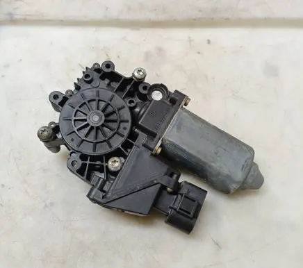 Audi A3 S3 8L Front door window regulator motor 119024113