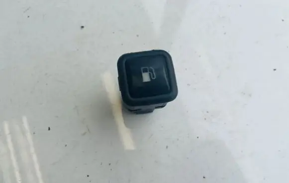 Volkswagen Golf IV Fuel tank opening switch 3b0959833a