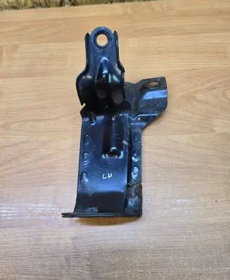 Volvo S60 Radiator mount bracket