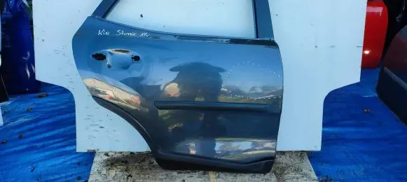KIA Stonic Rear door