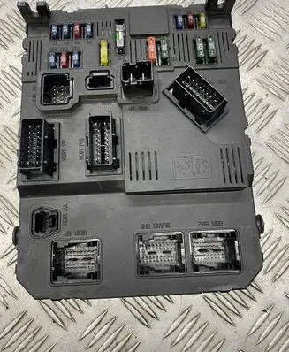 Peugeot 206 Fuse box set 9652474780 BSIE02