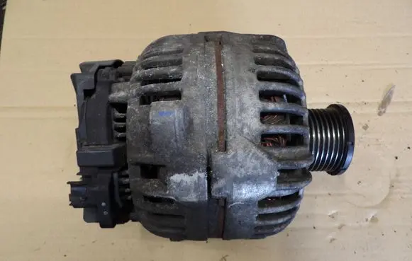 Renault Laguna III Generator/alternator 8200660022B 0124525137 09609