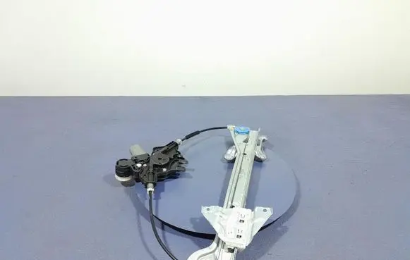 Toyota Corolla E10 Front door window regulator with motor 6982002802