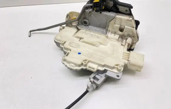 Audi A4 S4 B7 8E 8H Front door lock 8E1837015
