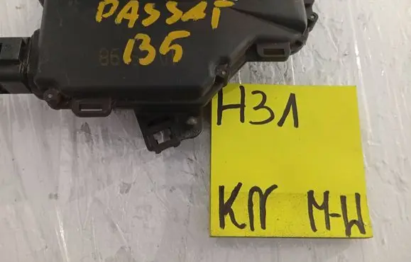 Volkswagen PASSAT B5 Front door lock 1212123