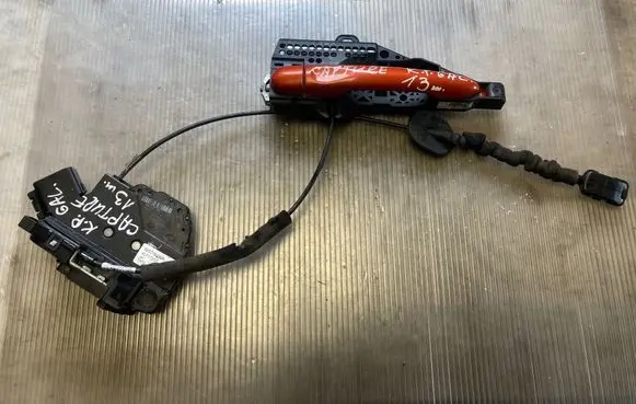 Renault Captur Rear door lock 825018499R 40717207