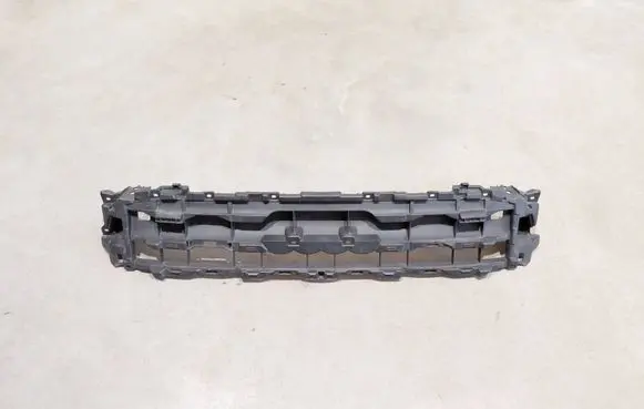 Audi Q2 - Front bumper upper radiator grill 81A853037D
