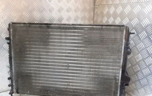 Renault Scenic I Coolant radiator D7R007TT