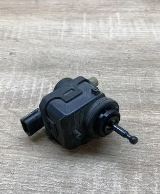 Volvo S40, V40 Headlight level adjustment motor 007878