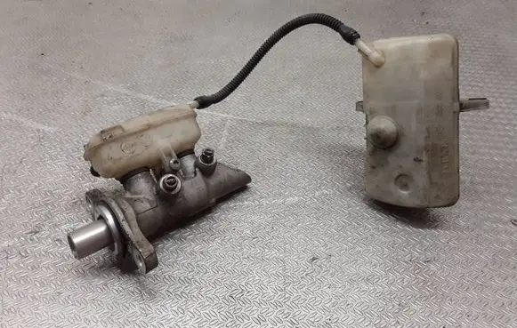 Renault Scenic III - Grand scenic III Master brake cylinder 460910004R