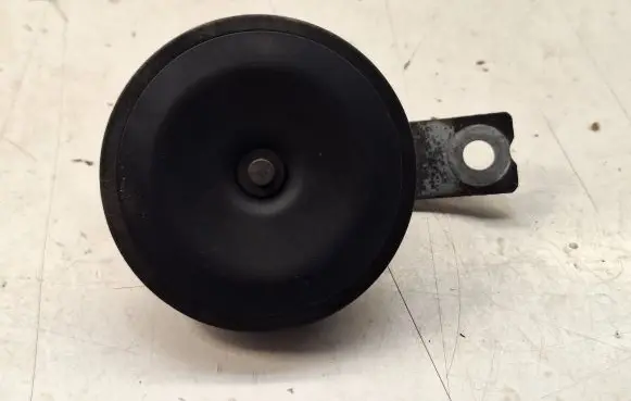 Toyota Auris 150 Horn signal 8652002150 A28657625
