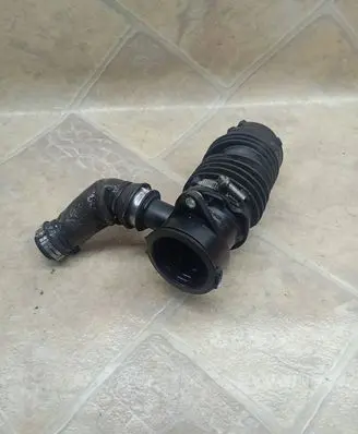 Ford Transit Courier Turbo air intake inlet pipe/hose AV219C623AF