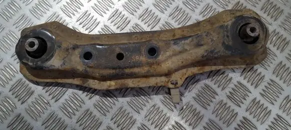 Honda CR-V Engine mount bracket