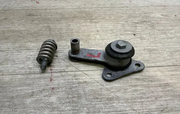 Porsche Macan (95B) Muffler mount bracket/holder 95B253230A