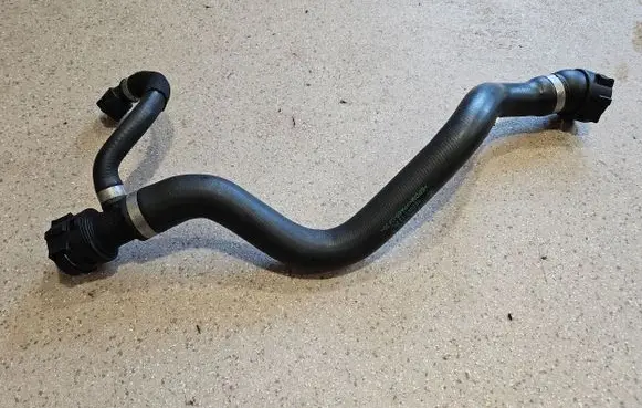 BMW 5 G30 G31 Engine coolant pipe/hose 9895915