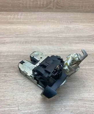 Audi A6 S6 C6 4F Tailgate/trunk/boot lock/catch/latch 8K9827305