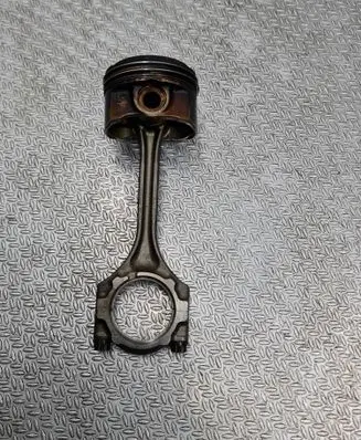 Toyota Auris E180 Piston with connecting rod 