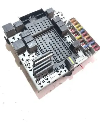 Volvo XC90 Fuse module 30679527 08696098 03W495