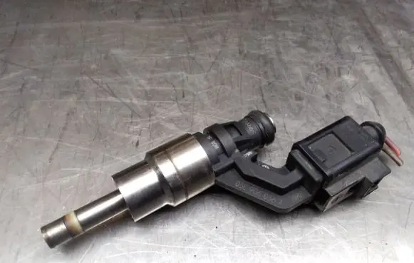 Volkswagen Golf V Fuel injector 03C906036A