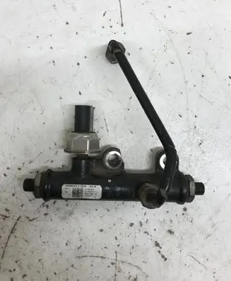 Land Rover Discovery 3 - LR3 Fuel main line pipe A2C20001297