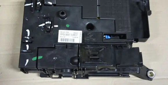Volkswagen Touareg II Fuse module 7P0937548F