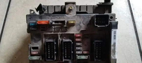 Peugeot 206 Fuse box set 9650664080