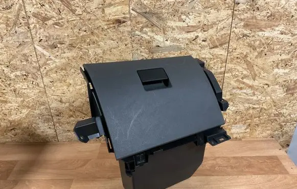 Ford Focus C-MAX Glove box 3M51R06008AW C88RA 2837
