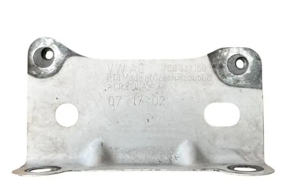 Volkswagen Crafter Fender mounting bracket 7C0821150