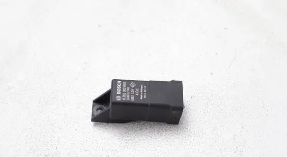 Nissan X-Trail T32 Glow plug pre-heat relay 0281003070