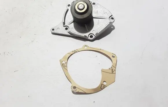 Renault Megane II Water pump 7701478031