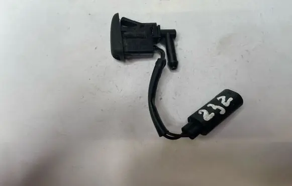 BMW X3 E83 Windshield washer spray nozzle 7110851