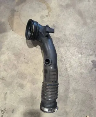 BMW 5 GT F07 Intercooler hose/pipe 235576