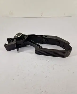 Mercedes-Benz C W203 Accelerator throttle pedal A2113000404